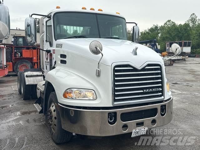 Mack CXU613 Motrici e Trattori Stradali