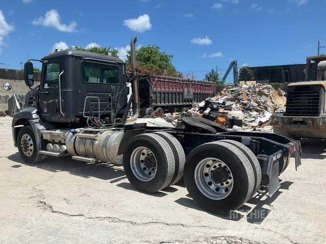 Mack CXU613 Motrici e Trattori Stradali