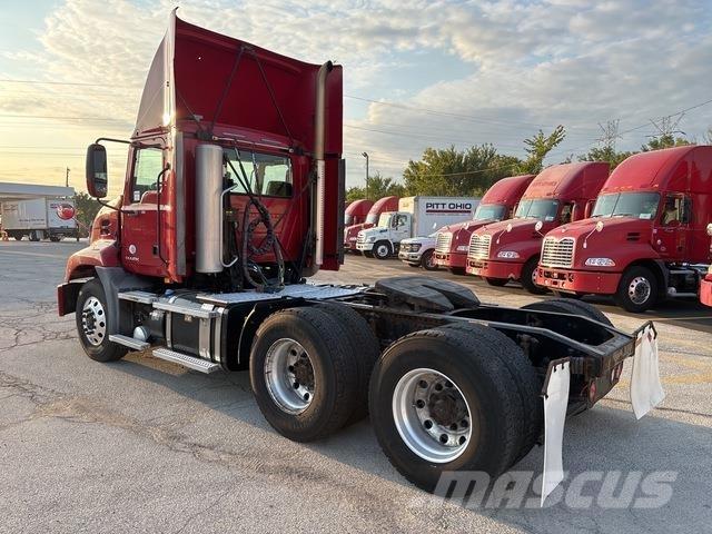 Mack CXU613 Motrici e Trattori Stradali