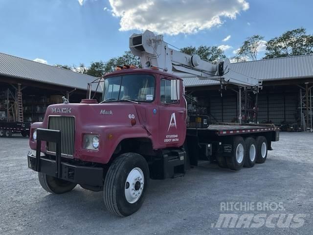 Mack DM686S Camion altro
