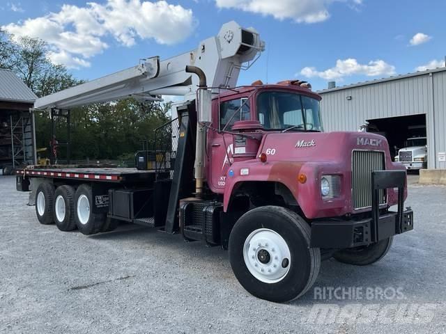 Mack DM686S Camion altro
