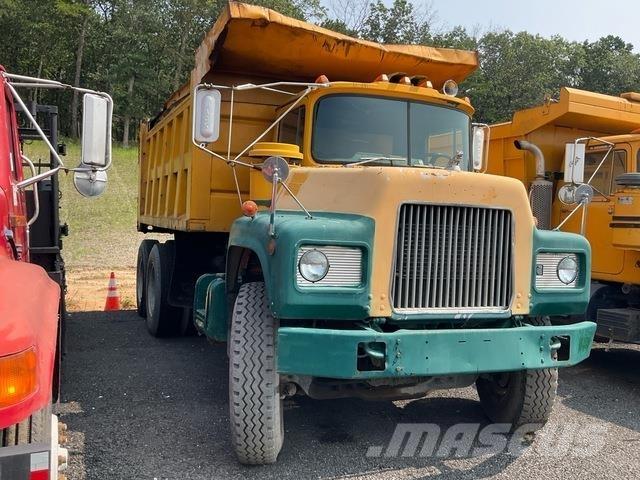 Mack DM686SX Camion ribaltabili