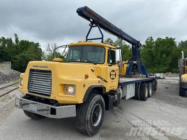 Mack DM688S Camion altro