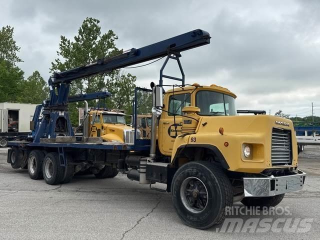Mack DM688S Camion altro