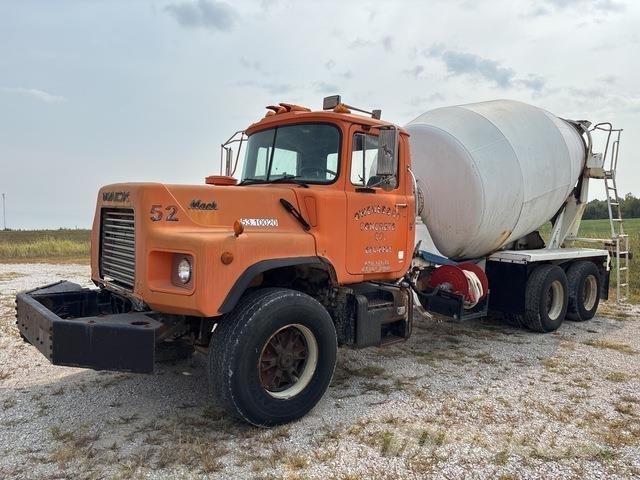 Mack DM690 Autocisterne