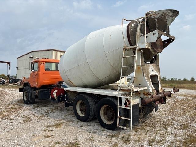 Mack DM690 Autocisterne
