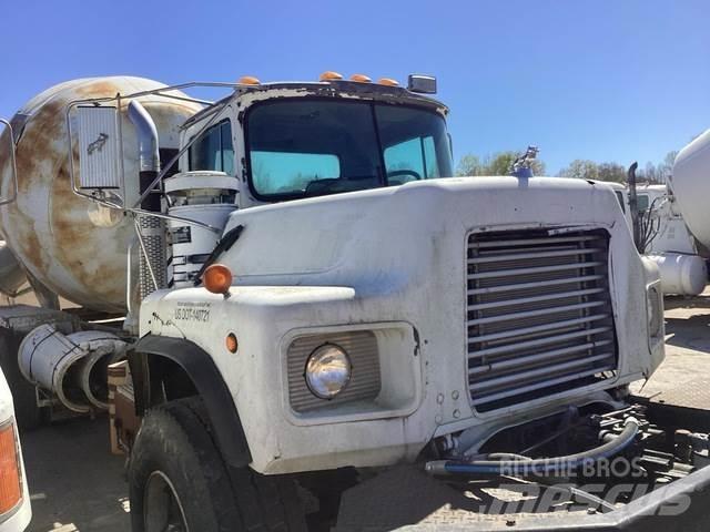 Mack DM690S Camion altro