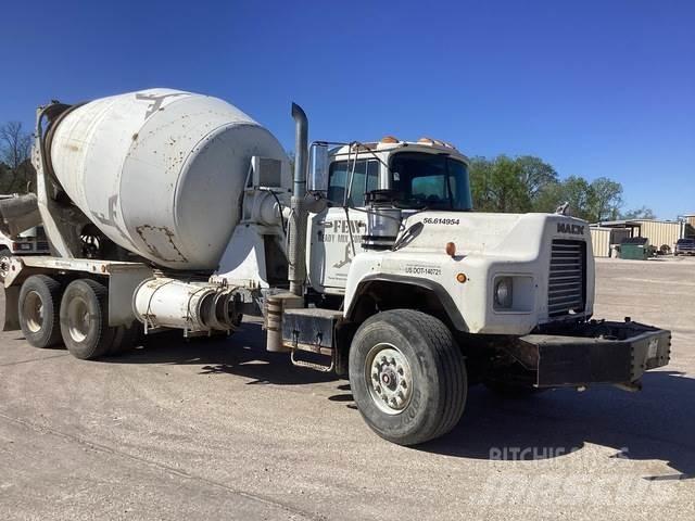 Mack DM690S Camion altro