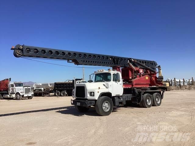 Mack DM690S Autocarro per perforatrice mobile