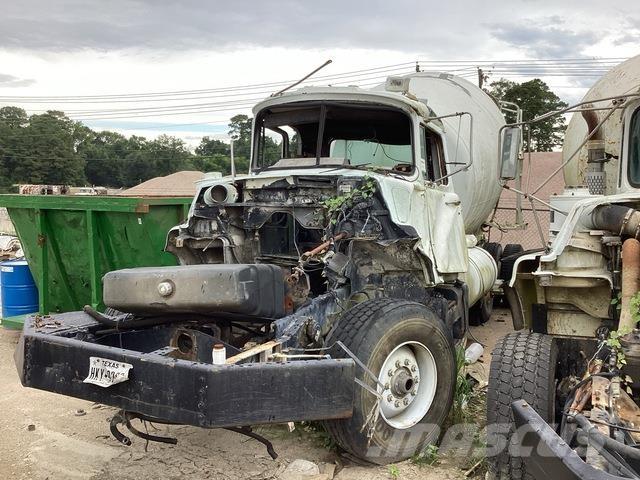 Mack DM690S Camion altro
