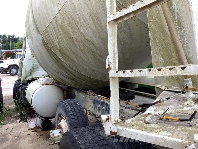 Mack DM690S Camion altro