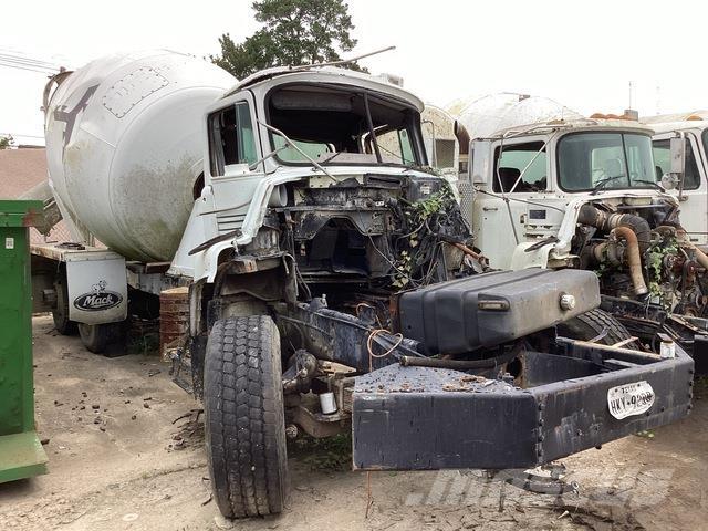 Mack DM690S Camion altro