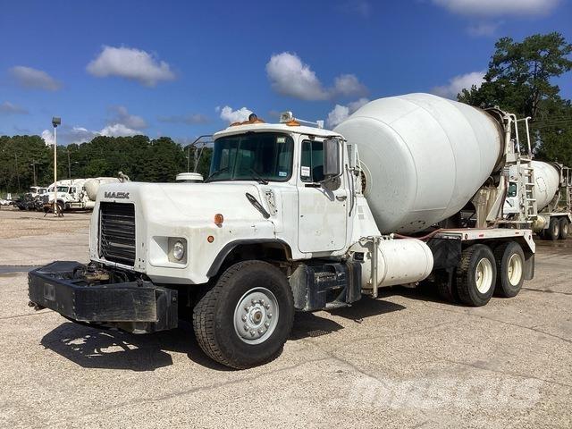 Mack DM690S Camion altro