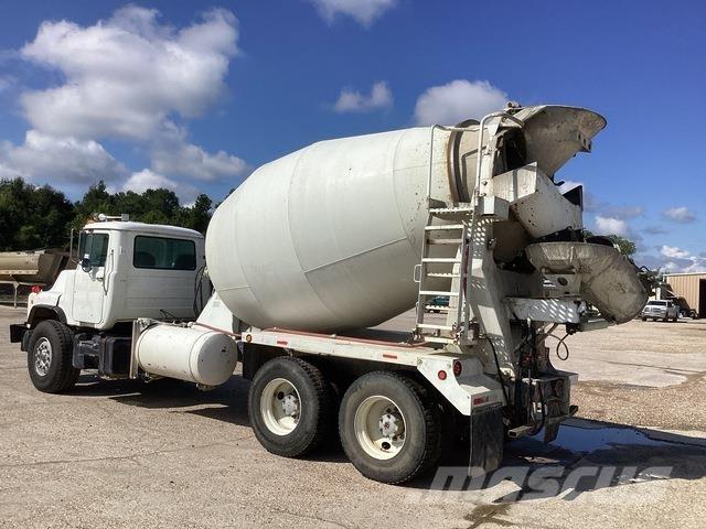 Mack DM690S Camion altro