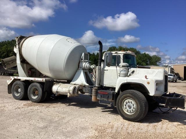 Mack DM690S Camion altro