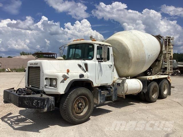 Mack DM690S Camion altro