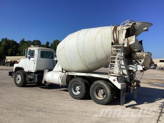 Mack DM690S Camion altro