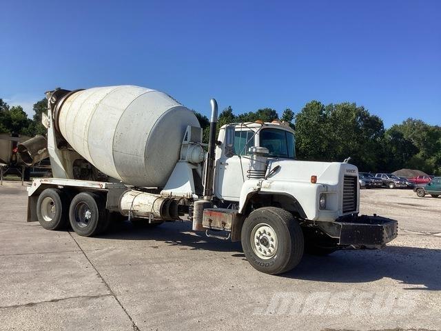 Mack DM690S Camion altro
