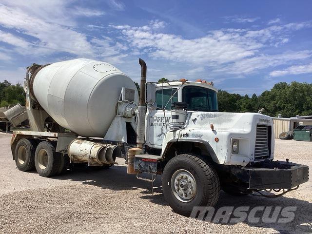 Mack DM690S Camion altro