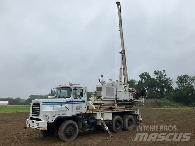 Mack DMM6906S Autocarro per perforatrice mobile