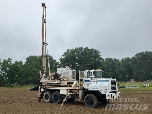 Mack DMM6906S Autocarro per perforatrice mobile