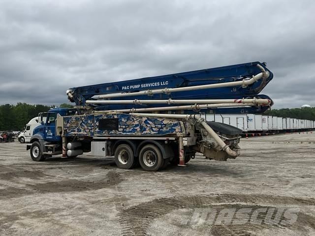 Mack GR64B Autopompe per calcestruzzo