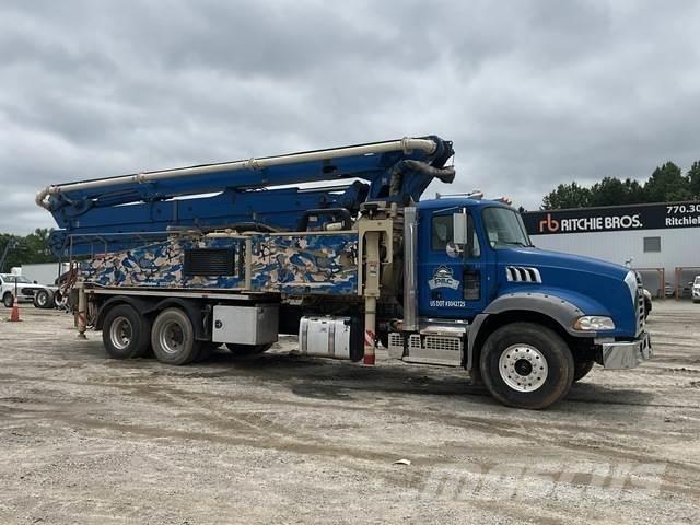 Mack GR64B Autopompe per calcestruzzo