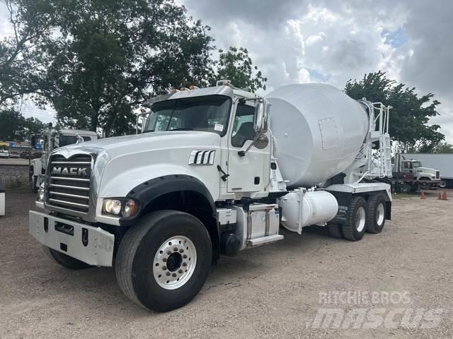 Mack GR64F Camion altro