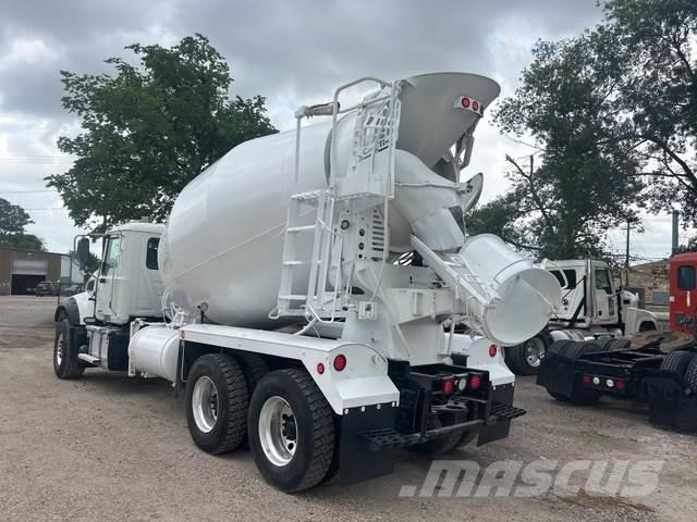 Mack GR64F Camion altro