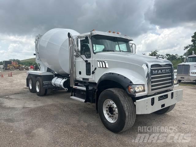 Mack GR64F Camion altro