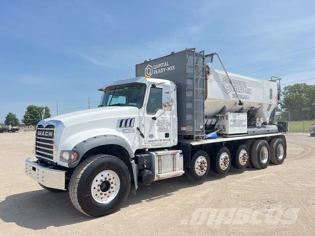 Mack GR64F Betoniere