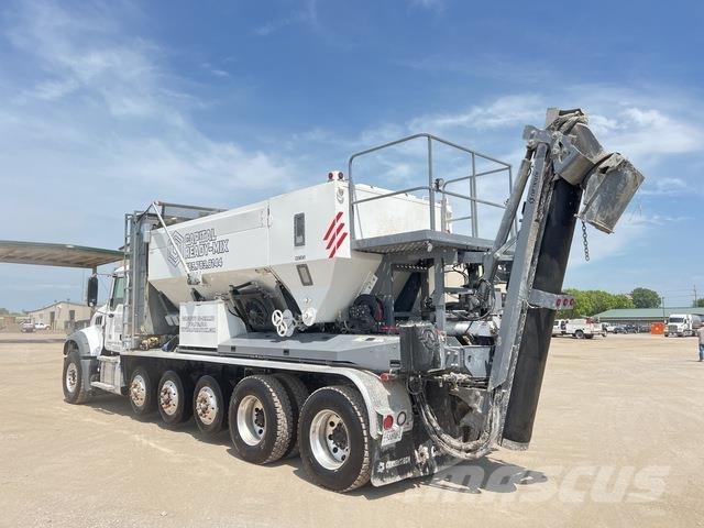 Mack GR64F Betoniere
