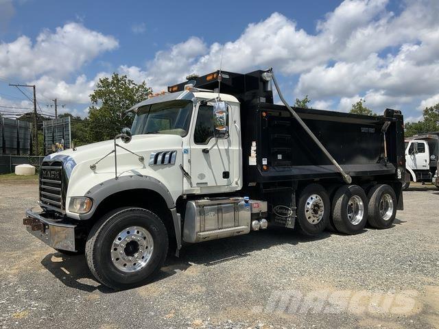 Mack GR64F Camion ribaltabili