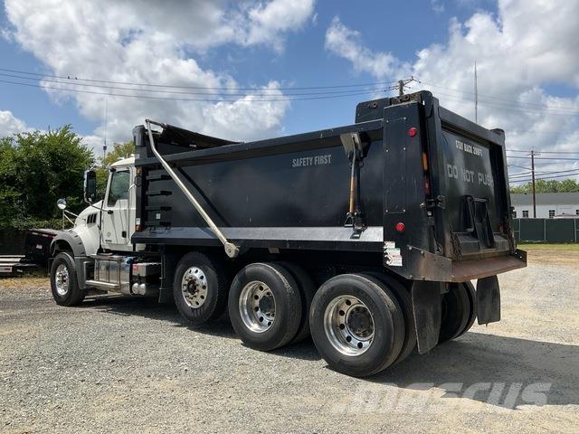 Mack GR64F Camion ribaltabili