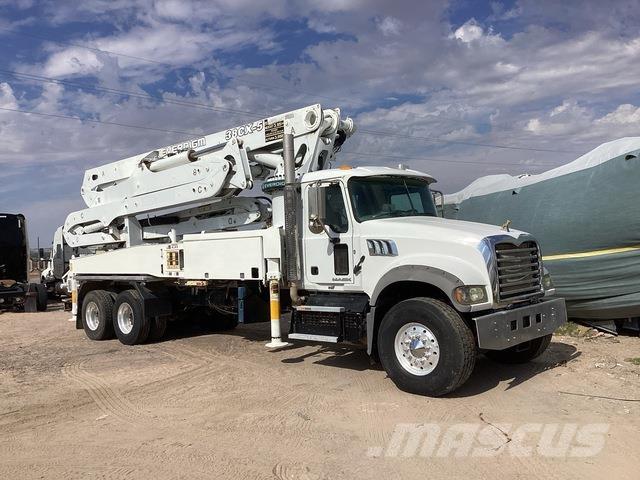 Mack GR64F Autopompe per calcestruzzo
