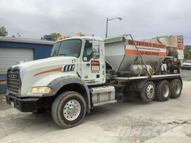 Mack Granite Betoniere