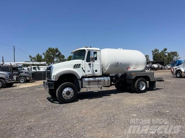 Mack GU432 Cisterna