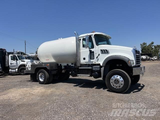 Mack GU432 Cisterna
