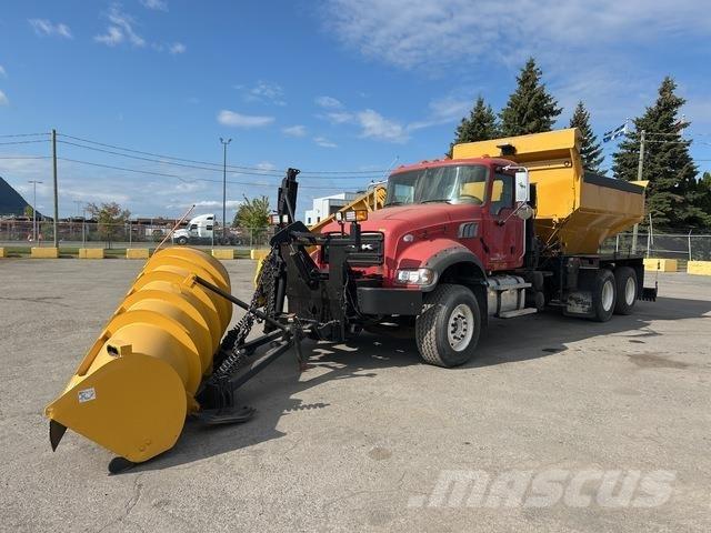 Mack GU433 Lame spazzaneve e aratri