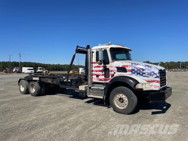 Mack GU533 Camion con gancio di sollevamento