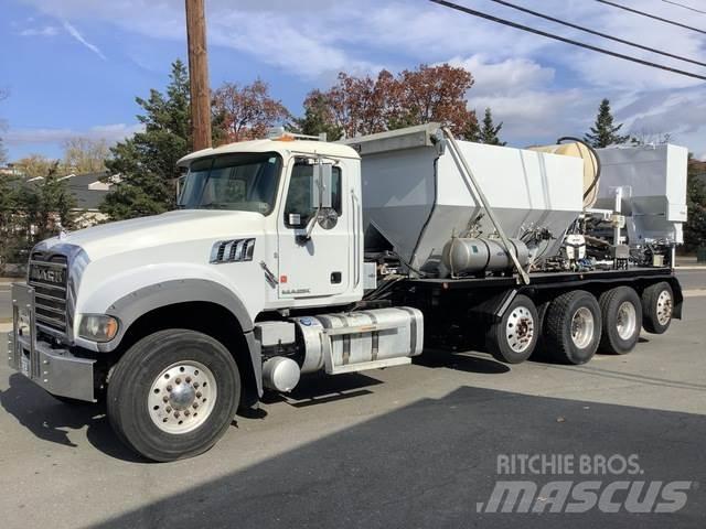 Mack GU713 Betoniere
