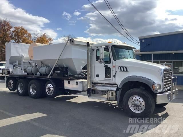 Mack GU713 Betoniere