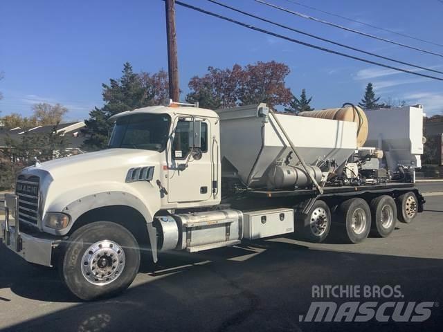 Mack GU713 Betoniere
