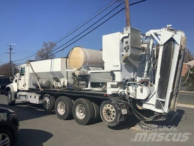 Mack GU713 Betoniere