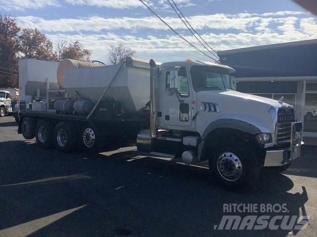 Mack GU713 Betoniere