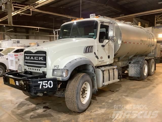 Mack GU713 Autocisterne