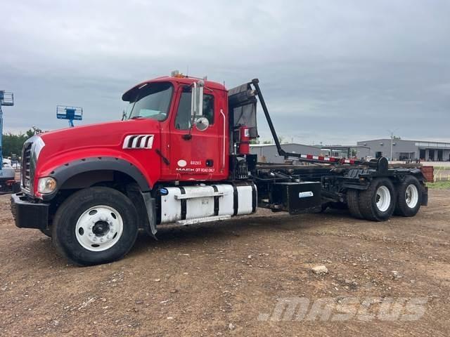Mack GU713 Camion con cassone scarrabile