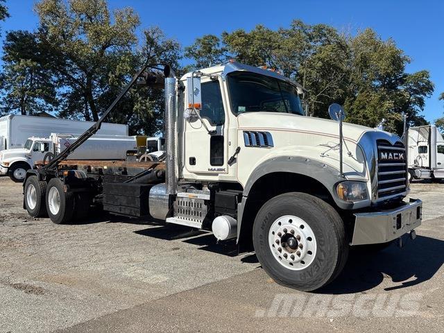 Mack GU713 Camion con cassone scarrabile