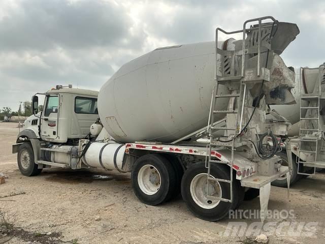 Mack GU813 Camion altro