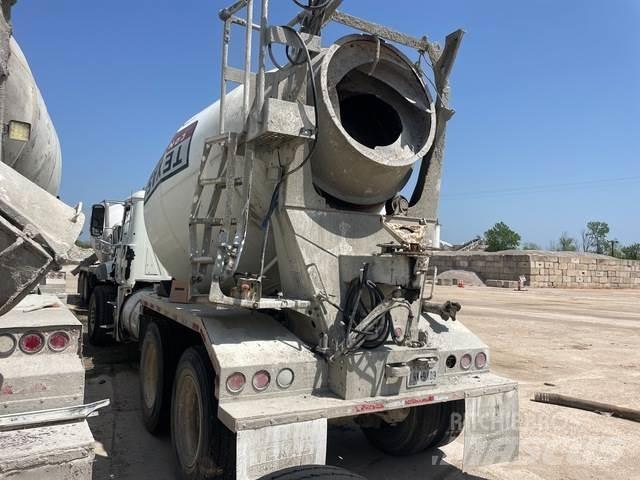 Mack GU813 Camion altro
